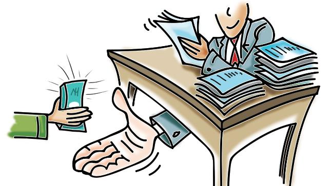 When will the assets of the corrupt who 'robber' the pockets of the poor be 'hammered'? | गरिबांच्या खिशावर ‘दरोडा’ टाकणाऱ्या लाचखोरांच्या मालमत्तेवर ‘हातोडा’ कधी?