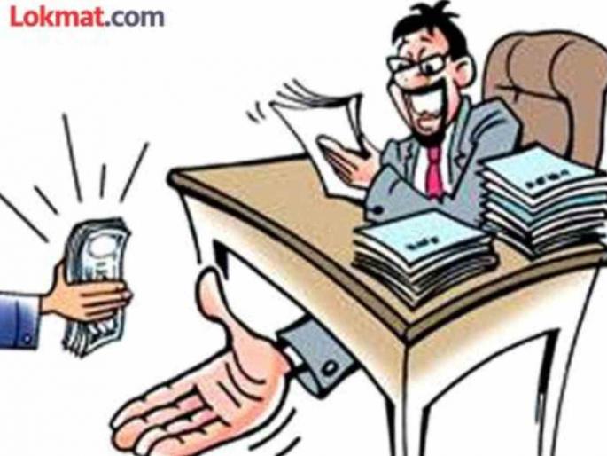 At most, a bribe of one lakh 80 thousand to relieve the peon | कमालच म्हणावी, शिपायाला कार्यमुक्त करण्यासाठी तब्बल एक लाख ८० हजाराची लाच; लाचखोर लिपिक 'एसीबी'च्या जाळ्यात At most, a bribe of one lakh 80 thousand to relieve the peon | कमालच म्हणावी, शिपायाला कार्यमुक्त करण्यासाठी तब्बल एक लाख ८० हजाराची लाच; लाचखोर लिपिक 'एसीबी'च्या जाळ्यात