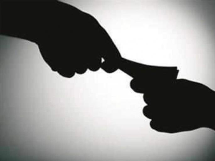 Sub Executive Engineer caught in Dapoli taking bribe of 50,000 | दापाेलीत ५० हजारांची लाच घेताना उपकार्यकारी अभियंता जाळ्यात Sub Executive Engineer caught in Dapoli taking bribe of 50,000 | दापाेलीत ५० हजारांची लाच घेताना उपकार्यकारी अभियंता जाळ्यात