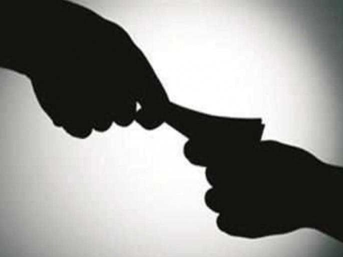 Medical officer of Dapoli Hospital arrested for taking bribe for medical certificate | Ratnagiri crime: वैद्यकीय प्रमाणपत्रासाठी २० हजाराच्या लाचेची मागणी, वैद्यकीय अधिकाऱ्यास रंगेहाथ जाळ्यात Medical officer of Dapoli Hospital arrested for taking bribe for medical certificate | Ratnagiri crime: वैद्यकीय प्रमाणपत्रासाठी २० हजाराच्या लाचेची मागणी, वैद्यकीय अधिकाऱ्यास रंगेहाथ जाळ्यात