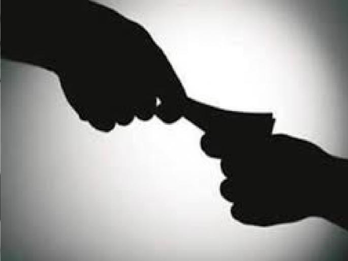 One lakh rupees bribe demand for overdue salary bill Two arrested from Mirje's Hind Education Institute | Sangli: थकीत पगार बिलासाठी एक लाख रुपये लाचेची मागणी, मिरजेत शिक्षक अन् लिपिकाला अटक One lakh rupees bribe demand for overdue salary bill Two arrested from Mirje's Hind Education Institute | Sangli: थकीत पगार बिलासाठी एक लाख रुपये लाचेची मागणी, मिरजेत शिक्षक अन् लिपिकाला अटक