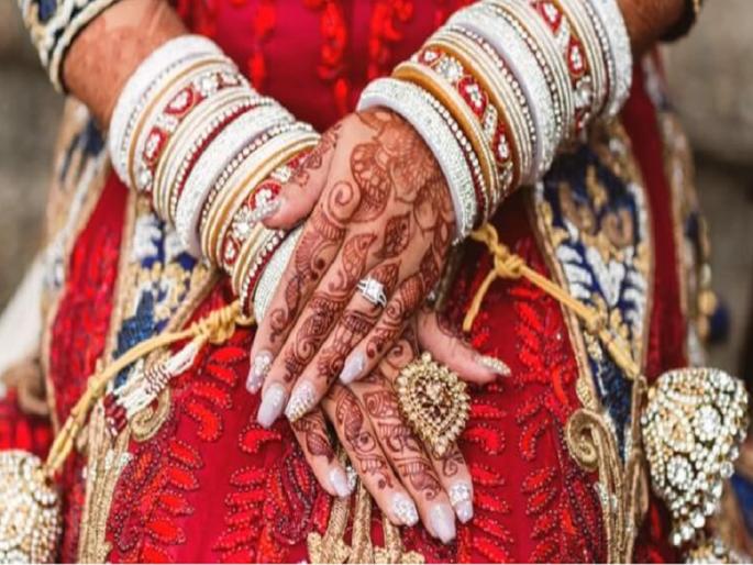 Groom is ready but bride was locked in room by her parents | नवरदेव बोहल्यावर चढला अन् नवरीला आई-वडिलांनीच ठेवले डांबून Groom is ready but bride was locked in room by her parents | नवरदेव बोहल्यावर चढला अन् नवरीला आई-वडिलांनीच ठेवले डांबून