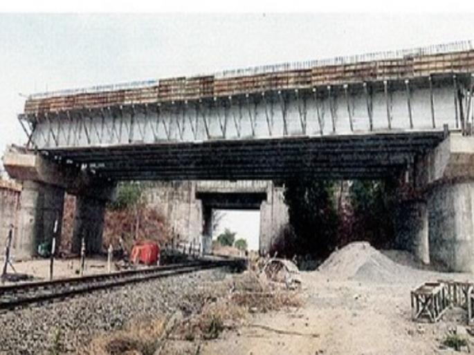 'Stairs to a multi-storey building, no elevator'; Condition of Nagarnaka Railway Flyover | 'बहुमजली इमारतीला वर जाण्यास पायऱ्या,लिफ्ट नाही'; नगरनाका रेल्वे उड्डाणपुलाची अवस्था 'Stairs to a multi-storey building, no elevator'; Condition of Nagarnaka Railway Flyover | 'बहुमजली इमारतीला वर जाण्यास पायऱ्या,लिफ्ट नाही'; नगरनाका रेल्वे उड्डाणपुलाची अवस्था