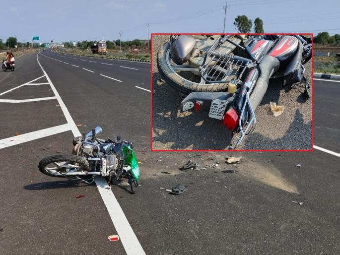 Speeding car hits two bikes on flyover; Five people were seriously injured | भरधाव कारने उड्डाणपुलावर दोन दुचाकींना पाठीमागून उडवले; पाच जण गंभीर जखमी Speeding car hits two bikes on flyover; Five people were seriously injured | भरधाव कारने उड्डाणपुलावर दोन दुचाकींना पाठीमागून उडवले; पाच जण गंभीर जखमी