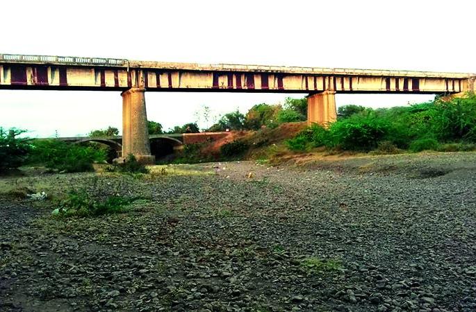 Four-laning of Amravati-Chikhali highway started; Not the bridge's address! | अमरावती-चिखली महामार्गाचे चौपदरीकरण सुरू; पुलांचा पत्ता नाही!    Four-laning of Amravati-Chikhali highway started; Not the bridge's address! | अमरावती-चिखली महामार्गाचे चौपदरीकरण सुरू; पुलांचा पत्ता नाही!