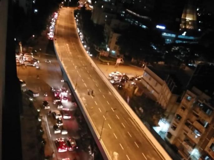 Draw a flight lane under the flyway to escape the traffic cache of Aare Chechenka | आरे चेकनाक्याची वाहतूक कोंडी सुटण्यासाठी उड्डाणपुलाखाली मार्गिका काढा Draw a flight lane under the flyway to escape the traffic cache of Aare Chechenka | आरे चेकनाक्याची वाहतूक कोंडी सुटण्यासाठी उड्डाणपुलाखाली मार्गिका काढा