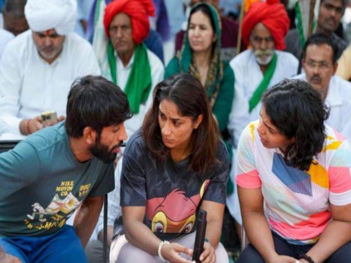 vinesh phogat sakshi malik bajrang punia protest wfi brij bhushan sharan singh allegations all you need to know | नियमात बदल की अजून काही? जाणून घ्या- ब्रिजभूषण सिंह आणि कुस्तीगीरांमधील Inside Story vinesh phogat sakshi malik bajrang punia protest wfi brij bhushan sharan singh allegations all you need to know | नियमात बदल की अजून काही? जाणून घ्या- ब्रिजभूषण सिंह आणि कुस्तीगीरांमधील Inside Story