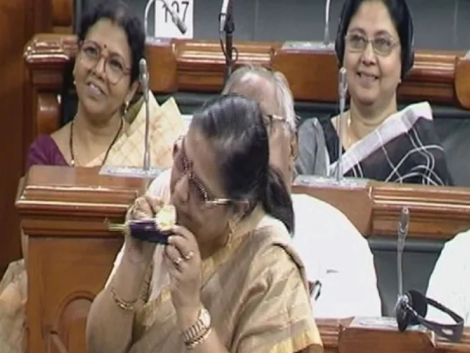Monsoon Session: Kakoli Ghosh Dastidar: TMC woman MP Kakoli Ghosh Dastidar eats raw brinjal in Lok Sabha | Monsoon Session: महागाईचा अनोख्या पद्धतीने विरोध; TMCच्या महिला खासदाराने लोकसभेत खाल्ले कच्चे वांगे Monsoon Session: Kakoli Ghosh Dastidar: TMC woman MP Kakoli Ghosh Dastidar eats raw brinjal in Lok Sabha | Monsoon Session: महागाईचा अनोख्या पद्धतीने विरोध; TMCच्या महिला खासदाराने लोकसभेत खाल्ले कच्चे वांगे