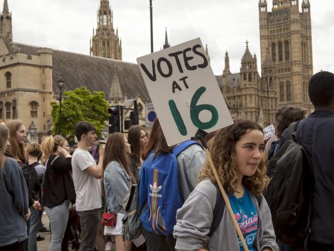 Sweet Sixteen, Now Political Power: UK Lowers Voting Age, Will India Follow | सोळावे वरीस... धोक्याचे नव्हे, निवडणुकीत मत देण्याचे! ब्रिटनचा धाडसी निर्णय; युवाशक्ती लोकशाहीत सहभागी! Sweet Sixteen, Now Political Power: UK Lowers Voting Age, Will India Follow | सोळावे वरीस... धोक्याचे नव्हे, निवडणुकीत मत देण्याचे! ब्रिटनचा धाडसी निर्णय; युवाशक्ती लोकशाहीत सहभागी!