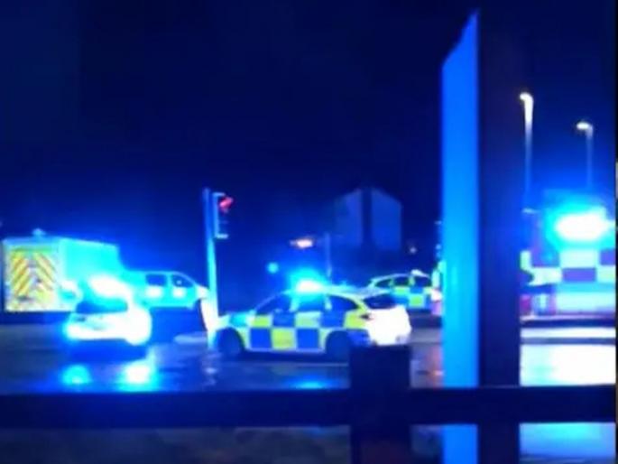 Attack on a moving train in Britain, several stabbed, panic among passengers, two suspects arrested | ब्रिटनमध्ये धावत्या ट्रेनमध्ये हल्ला, अनेकांवर चाकूने वार, प्रवाशांमध्ये घबराट, दोन संशयित अटकेत Attack on a moving train in Britain, several stabbed, panic among passengers, two suspects arrested | ब्रिटनमध्ये धावत्या ट्रेनमध्ये हल्ला, अनेकांवर चाकूने वार, प्रवाशांमध्ये घबराट, दोन संशयित अटकेत