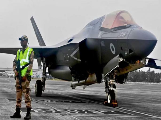 Finally 'that' British fighter jet is repaired; leaves for Britain from Kerala | अखेर 'ते' ब्रिटिश लढाऊ विमान दुरुस्त झाले; केरळहून ब्रिटनच्या दिशेने रवाना Finally 'that' British fighter jet is repaired; leaves for Britain from Kerala | अखेर 'ते' ब्रिटिश लढाऊ विमान दुरुस्त झाले; केरळहून ब्रिटनच्या दिशेने रवाना