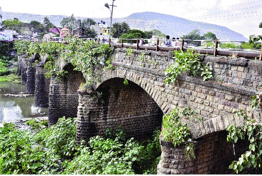 British bridge full of century! | ब्रिटिशकालीन पुलाची शंभरी भरली !  British bridge full of century! | ब्रिटिशकालीन पुलाची शंभरी भरली !