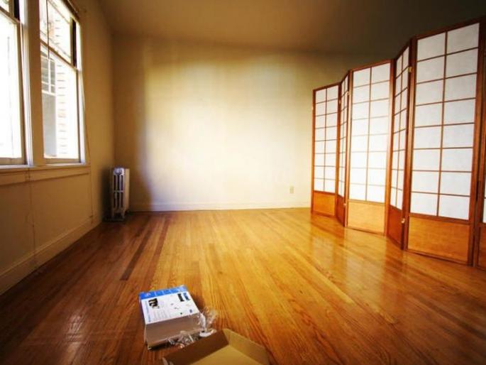 Withdrawing the estate agent, the failure of the police | गंडा घालून इस्टेट एजंट पसार, पोलिसांना अपयश Withdrawing the estate agent, the failure of the police | गंडा घालून इस्टेट एजंट पसार, पोलिसांना अपयश