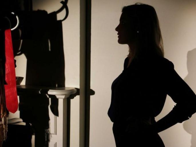 One accused arrested for operating sex racket in the name of massage | मसाजच्या नावाखाली सेक्स रॅकेट चालविणाऱ्यास ठाण्यात अटक: तीन महिलांची सुटका One accused arrested for operating sex racket in the name of massage | मसाजच्या नावाखाली सेक्स रॅकेट चालविणाऱ्यास ठाण्यात अटक: तीन महिलांची सुटका