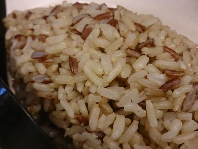 rice doesn't make you fat, it actually help to reduce obesity | कोणी सांगितलं, भातामुळे लठ्ठपणा वाढतो?.. rice doesn't make you fat, it actually help to reduce obesity | कोणी सांगितलं, भातामुळे लठ्ठपणा वाढतो?..