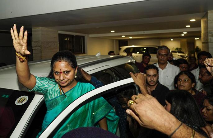 k chandrashekar rao daughter kavitha arrested by ed in money laundering case | मनी लॉन्ड्रिंग प्रकरणात केसीआर यांच्या मुलीला ईडीकडून अटक