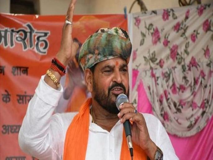 Women supporters of BJP MP Brijbhushan Sharan Singh commented on the wrestlers' agitation | भाजपा खा. बृजभूषण सिंह यांच्या महिला समर्थकांचे अजब विधान; पत्रकारही झाले अवाक् Women supporters of BJP MP Brijbhushan Sharan Singh commented on the wrestlers' agitation | भाजपा खा. बृजभूषण सिंह यांच्या महिला समर्थकांचे अजब विधान; पत्रकारही झाले अवाक्