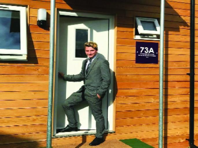 Detecting solutions on home scarcity in Britain | ब्रिटनमध्ये घरांच्या टंचाईवर असा शोधला उपाय Detecting solutions on home scarcity in Britain | ब्रिटनमध्ये घरांच्या टंचाईवर असा शोधला उपाय