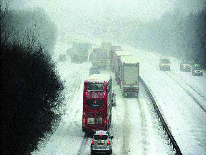  Britannia hit billions of rupees in a week due to snowflake | हिमवादळामुळे ब्रिटनला आठवडाभरात अब्जावधी रुपयांचा फटका