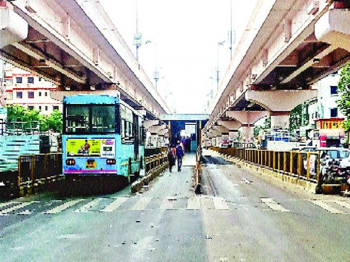 Open the path of 'BRT' | ‘बीआरटी’चा मार्ग खुला, पीएमपीएमएल बसचा अडथळा झाला दूर Open the path of 'BRT' | ‘बीआरटी’चा मार्ग खुला, पीएमपीएमएल बसचा अडथळा झाला दूर