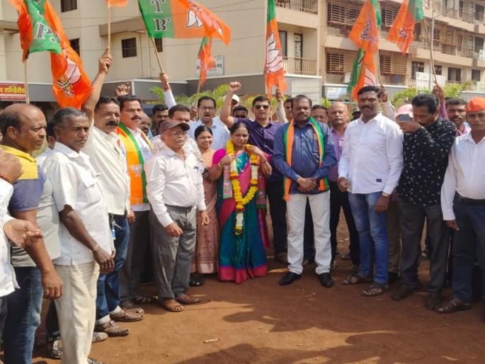 In Ratnagiri District Shiv Sena, Village Panel won in Gram panchayat Election | रत्नागिरी जिल्ह्यात शिंदेचीच शिवसेना, गावपॅनेलची सरशी; ठाकरे गटाला मिळाल्या एवढ्याच ग्राम पंचायती In Ratnagiri District Shiv Sena, Village Panel won in Gram panchayat Election | रत्नागिरी जिल्ह्यात शिंदेचीच शिवसेना, गावपॅनेलची सरशी; ठाकरे गटाला मिळाल्या एवढ्याच ग्राम पंचायती