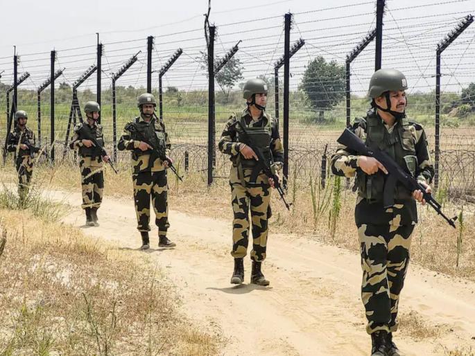 Bangladeshi infiltrators attack BSF jawans, one jawan injured; sticks, wire cutters seized from the scene | बांगलादेशी घुसखोरांचा BSF च्या जवानांवर हल्ला, एक जवान जखमी; घटना स्थळावरून काठ्या, वायर कटर जप्त Bangladeshi infiltrators attack BSF jawans, one jawan injured; sticks, wire cutters seized from the scene | बांगलादेशी घुसखोरांचा BSF च्या जवानांवर हल्ला, एक जवान जखमी; घटना स्थळावरून काठ्या, वायर कटर जप्त