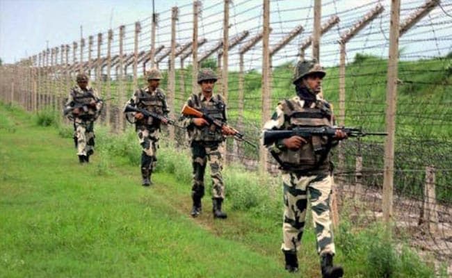 10 percent reservation for ex agniveer s in BSF no physical fitness test home ministry informed | माजी अग्निवीरांना बीएसएफमध्ये १० टक्के आरक्षण, शारीरिक क्षमता चाचणी हाेणार नाही