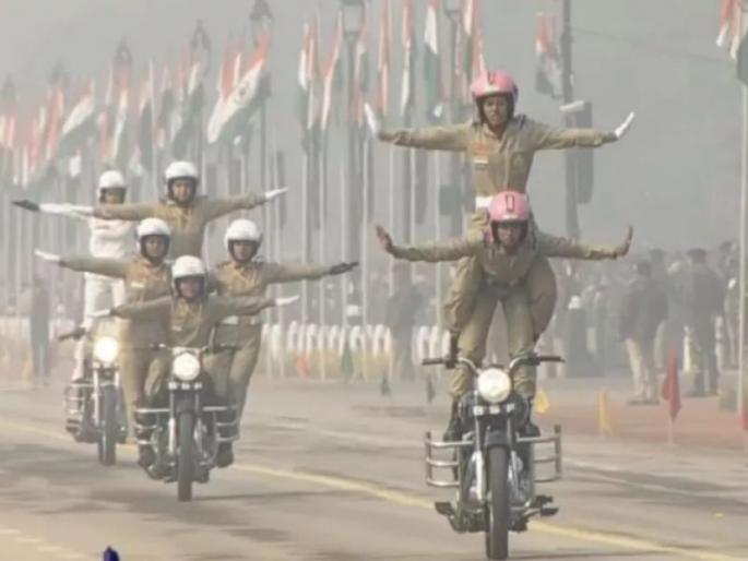 The breathtaking exercise of BSF women on the Rajpath | Republic Day 2018 : राजपथावर बीएसएफ महिलांच्या चित्तथरारक कसरती  The breathtaking exercise of BSF women on the Rajpath | Republic Day 2018 : राजपथावर बीएसएफ महिलांच्या चित्तथरारक कसरती