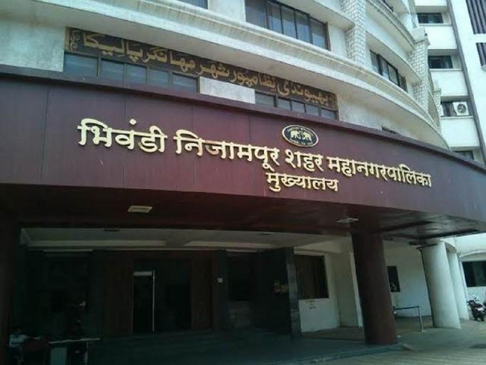 Pay the workers fifteen days' wages, and pay the seventh wage; Strange resolution of the corporation | कामगारांनो पंधरा दिवसांचा पगार द्या, आणि सातवा वेतन लावून घ्या; महापालिकेचा अजब ठराव