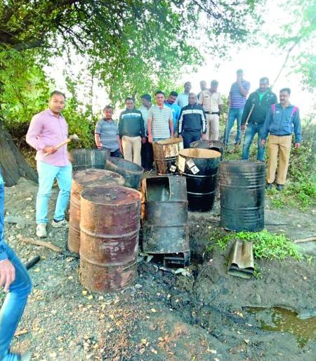 Print in the Bhusaval taluka on the handbill | भुसावळ तालुक्यात हातभट्टीवर छापा