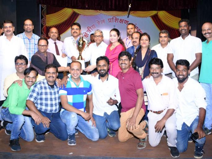 The story of the All India Hindi Natya Mahotsav at Bhusawal | भुसावळ येथे अखिल भारतीय हिंदी नाट्य महोत्सवाची सांगता The story of the All India Hindi Natya Mahotsav at Bhusawal | भुसावळ येथे अखिल भारतीय हिंदी नाट्य महोत्सवाची सांगता