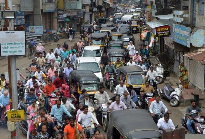 Traffic jam for five hours in the past | भुसावळात पाच तास वाहतूक ठप्प Traffic jam for five hours in the past | भुसावळात पाच तास वाहतूक ठप्प