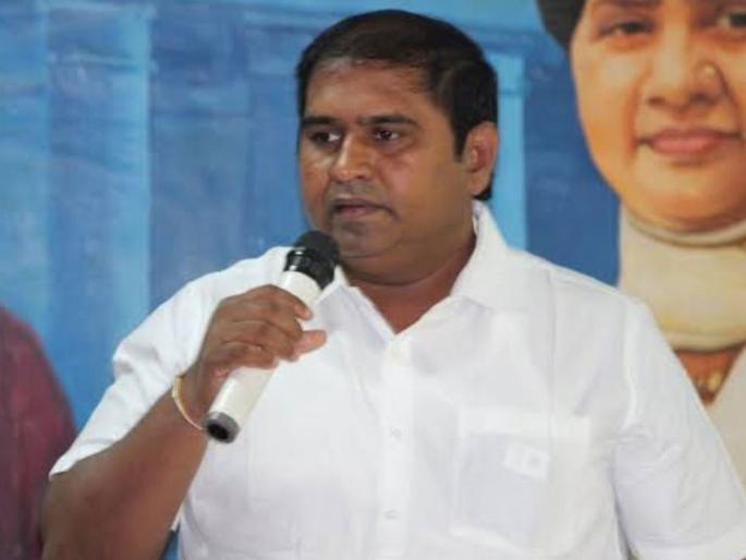 Attack on BSP state president Armstrong in Tamil Nadu, 6 accused killed him in front of his house | तामिळनाडूमध्ये बसपा प्रदेशाध्यक्ष आर्मस्ट्राँग यांच्यावर हल्ला, 6 आरोपींनी घरासमोरच केली हत्या Attack on BSP state president Armstrong in Tamil Nadu, 6 accused killed him in front of his house | तामिळनाडूमध्ये बसपा प्रदेशाध्यक्ष आर्मस्ट्राँग यांच्यावर हल्ला, 6 आरोपींनी घरासमोरच केली हत्या