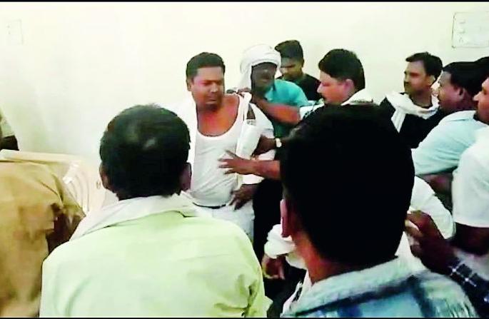 BSP leaders panic due to Amravati incident; Chief incharge Rajbhar tour canceled | अमरावतीच्या घटनेने बसपा नेते हादरले ; मुख्य प्रभारी राजभर यांचा दौरा रद्द BSP leaders panic due to Amravati incident; Chief incharge Rajbhar tour canceled | अमरावतीच्या घटनेने बसपा नेते हादरले ; मुख्य प्रभारी राजभर यांचा दौरा रद्द