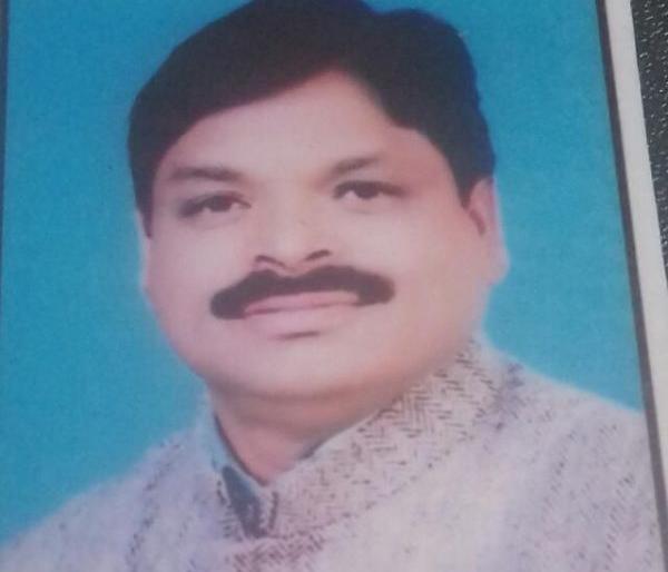 Wonder case: Car driver penalties for not wearing helmet | अजब प्रकार : हेल्मेट न घातल्याने कार चालकास दंड Wonder case: Car driver penalties for not wearing helmet | अजब प्रकार : हेल्मेट न घातल्याने कार चालकास दंड