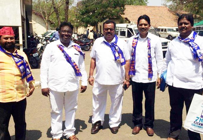 BSP will resign if candidate gives a ticket against Prakash Ambedkar; Anand Chandan Shiva's aggressive role | प्रकाश आंबेडकरांच्या विरोधात बसपाने उमेदवार दिल्यास राजीनामा देणार; आनंद चंदनशिवे यांची आक्रमक भूमिका