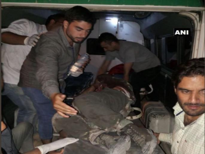 A militant attack on a armed bandh army camp in Jammu and Kashmir, a young martyr | जम्मू-काश्मीरमध्ये सशस्त्र सीमा दलाच्या कॅम्पवर दहशतवादी हल्ला, एक जवान शहीद A militant attack on a armed bandh army camp in Jammu and Kashmir, a young martyr | जम्मू-काश्मीरमध्ये सशस्त्र सीमा दलाच्या कॅम्पवर दहशतवादी हल्ला, एक जवान शहीद