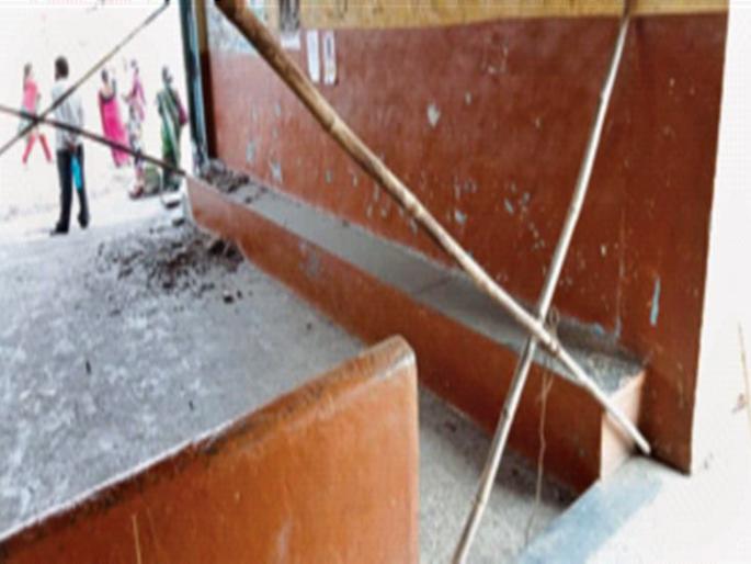 Poor condition of Mangaon ST station | माणगाव एसटी स्थानकाची दुरवस्था Poor condition of Mangaon ST station | माणगाव एसटी स्थानकाची दुरवस्था