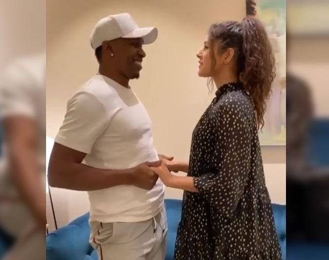 Dwayne Bravo proposes to Bollywood actress, she says ... | ड्वेन ब्राव्होने केलं बॉलीवूडच्या अभिनेत्रीला प्रपोज, ती म्हणाली...