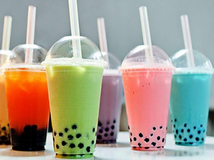 Bubble tea becoming the new crazy drink worldwide know its benefits | मार्केटमध्ये रंगलीये 'बबल टी' ची चर्चा, जाणून घ्या फायदे आणि खासियत! Bubble tea becoming the new crazy drink worldwide know its benefits | मार्केटमध्ये रंगलीये 'बबल टी' ची चर्चा, जाणून घ्या फायदे आणि खासियत!