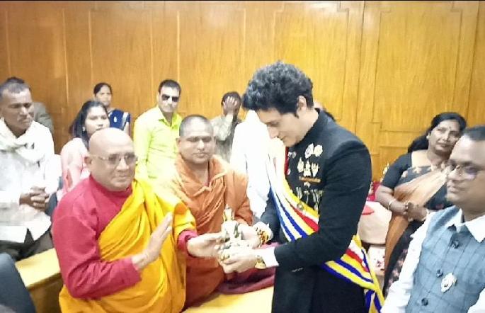 Accept Babasaheb's science-based Buddha | विज्ञानावर आधारित बाबासाहेबांचा 'बुद्ध' स्वीकारा 