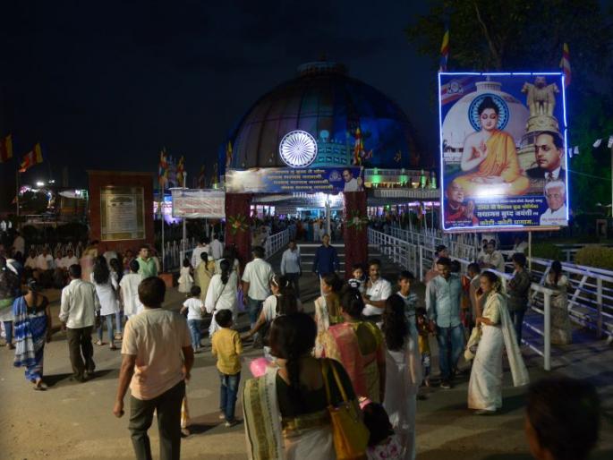Where the mind is pure, Buddha is there ... Upasaka's crowd in Diksha Bhoomi | मन शुद्ध जेथे, वसे बुद्ध तेथे... उपसकांनी गजबजली दीक्षाभूमी Where the mind is pure, Buddha is there ... Upasaka's crowd in Diksha Bhoomi | मन शुद्ध जेथे, वसे बुद्ध तेथे... उपसकांनी गजबजली दीक्षाभूमी