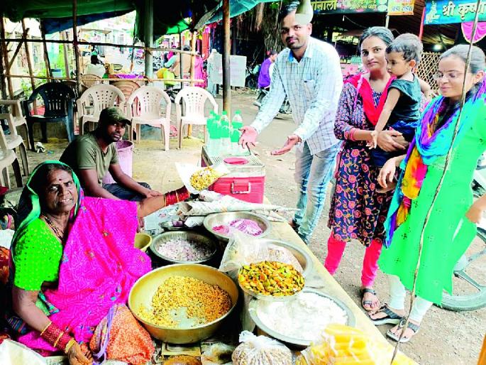 the famous budhicha chivda of yavatmal | Budicha Chivda : बुढीच्या चिवड्याने लावले वेड, एकदा खाल तर खातच राहाल
