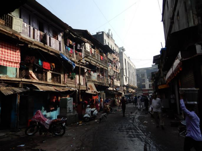 Out of curiosity Budhwar peth to that street in and was beaten and robbed by three people | कुतुहलापोटी बुधवार पेठेतील 'त्या गल्लीत' गेले अन् तिघांनी मारहाण करुन लुबाडले Out of curiosity Budhwar peth to that street in and was beaten and robbed by three people | कुतुहलापोटी बुधवार पेठेतील 'त्या गल्लीत' गेले अन् तिघांनी मारहाण करुन लुबाडले