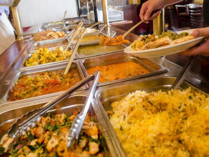 how to stick to your diet at a buffet | बुफेमध्ये प्रचंड खाताय? मग 'हे' वाचाच! how to stick to your diet at a buffet | बुफेमध्ये प्रचंड खाताय? मग 'हे' वाचाच!