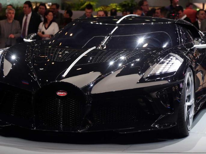 Ronaldo buys Bugatti worth Rs 75 crore | रोनाल्डोने खरेदी केली ७५ कोटीची ‘बुगाटी’ Ronaldo buys Bugatti worth Rs 75 crore | रोनाल्डोने खरेदी केली ७५ कोटीची ‘बुगाटी’