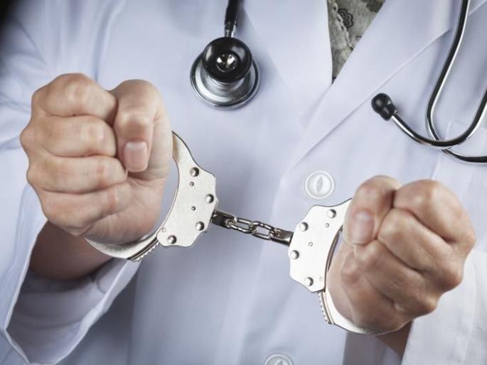 He became a doctor to get married for the second time: Bhopal youth arrested | दुसरे लग्न करण्यासाठी तो बनला डॉक्टर : भोपाळ येथील युवकाला अटक He became a doctor to get married for the second time: Bhopal youth arrested | दुसरे लग्न करण्यासाठी तो बनला डॉक्टर : भोपाळ येथील युवकाला अटक