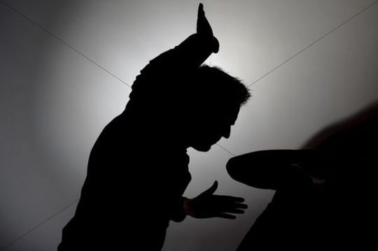 Builder Chaos with goons , beaten up young lady in Nagpur | नागपुरात बिल्डरचा गुंडांसोबत हैदोस, तरुणीला मारहाण Builder Chaos with goons , beaten up young lady in Nagpur | नागपुरात बिल्डरचा गुंडांसोबत हैदोस, तरुणीला मारहाण