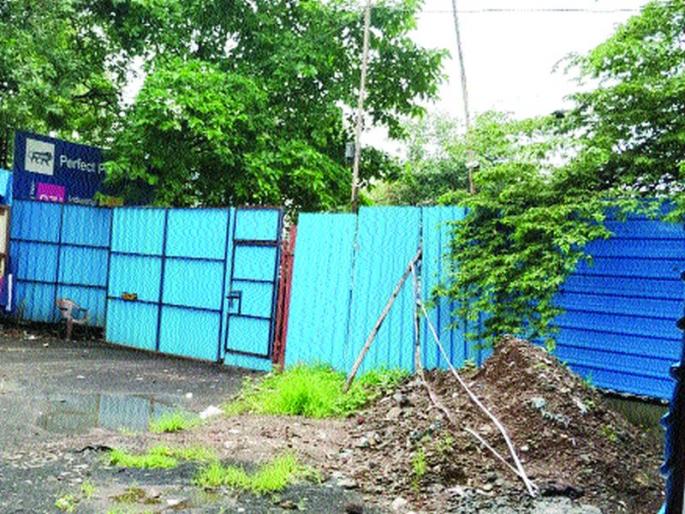 The builder took possession of the space | बिल्डरने घेतला जागेचा ताबा The builder took possession of the space | बिल्डरने घेतला जागेचा ताबा