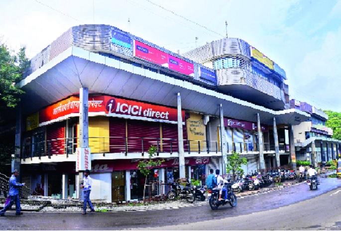 73 crore loan taken by the contractor on Kolhapur Municipal Corporation's 'Merchant Packages' | कोल्हापूर महापालिकेच्या ‘व्यापारी संकुला’वर ठेकेदाराने काढले ७३ कोटींचे कर्ज 73 crore loan taken by the contractor on Kolhapur Municipal Corporation's 'Merchant Packages' | कोल्हापूर महापालिकेच्या ‘व्यापारी संकुला’वर ठेकेदाराने काढले ७३ कोटींचे कर्ज